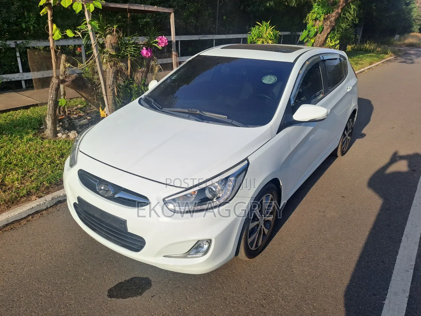 Hyundai Accent SE 4dr Hatchback (1.6L 4cyl 6A) 2014 White