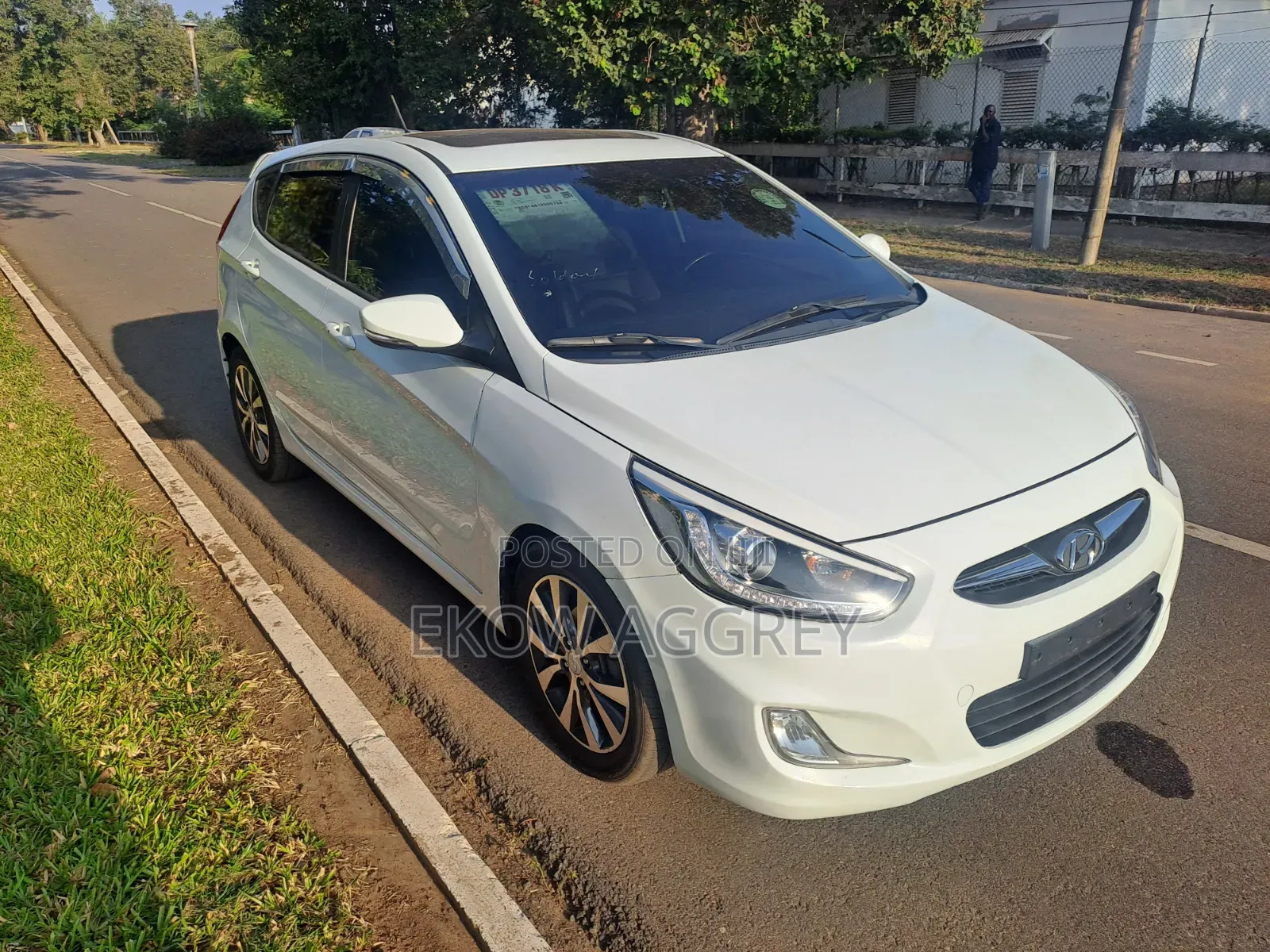 Hyundai Accent SE 4dr Hatchback (1.6L 4cyl 6A) 2014 White