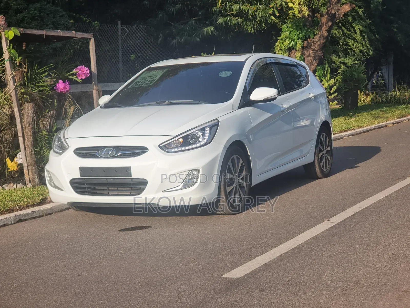 Hyundai Accent SE 4dr Hatchback (1.6L 4cyl 6A) 2014 White