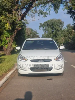 Hyundai Accent SE 4dr Hatchback (1.6L 4cyl 6A) 2014 White