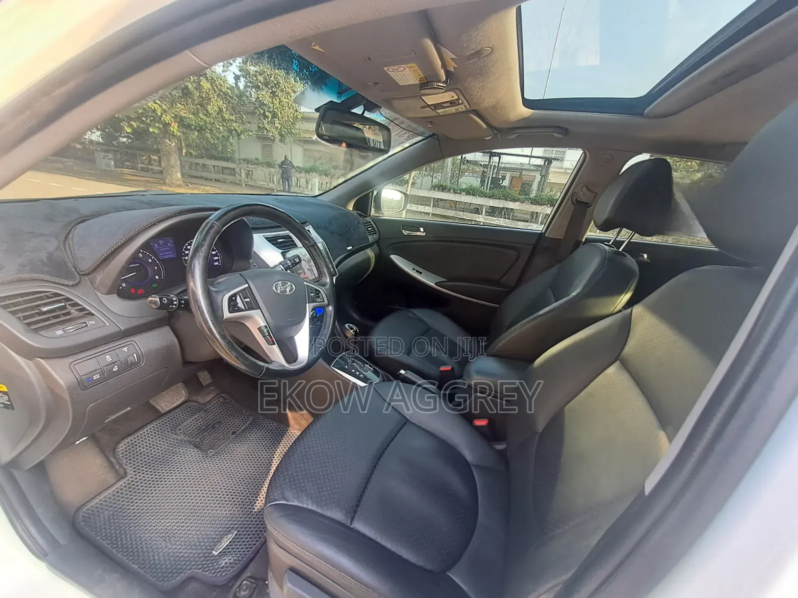 Hyundai Accent SE 4dr Hatchback (1.6L 4cyl 6A) 2014 White