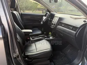 Mitsubishi Outlander SE FWD 2018 Gray