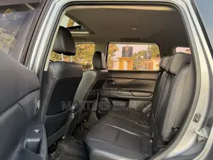 Mitsubishi Outlander SE FWD 2018 Gray