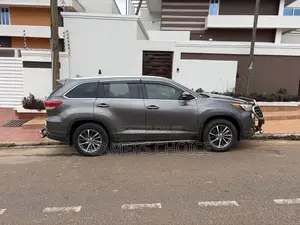 Toyota Highlander XLE 2019 Gray
