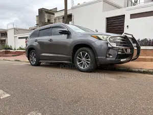Toyota Highlander XLE 2019 Gray