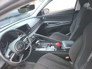 Hyundai Elantra SEL 2022 Gray