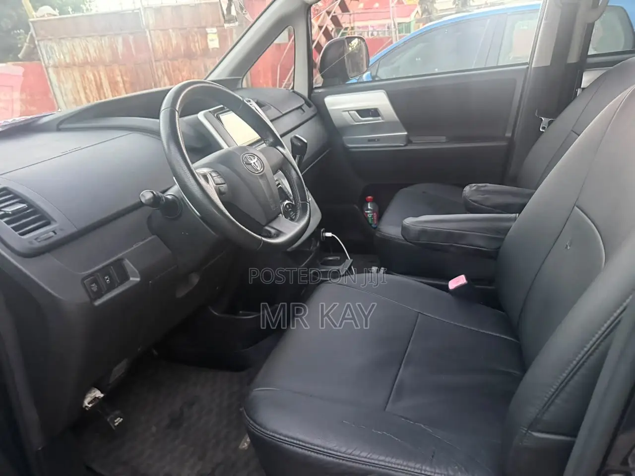 Toyota Voxy Z G's 2WD 7-Seater 2012 Black