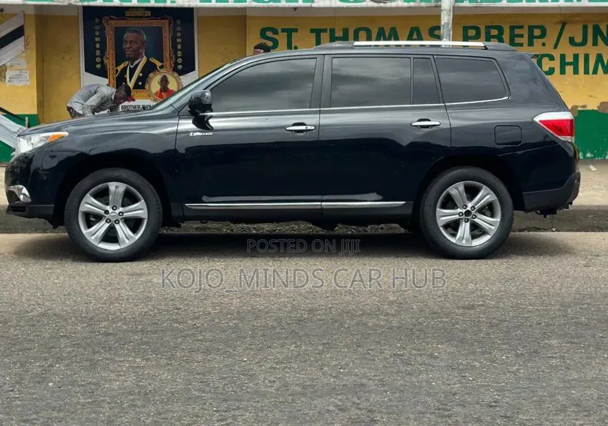 Toyota Highlander 3.5L 2WD 2013 Black