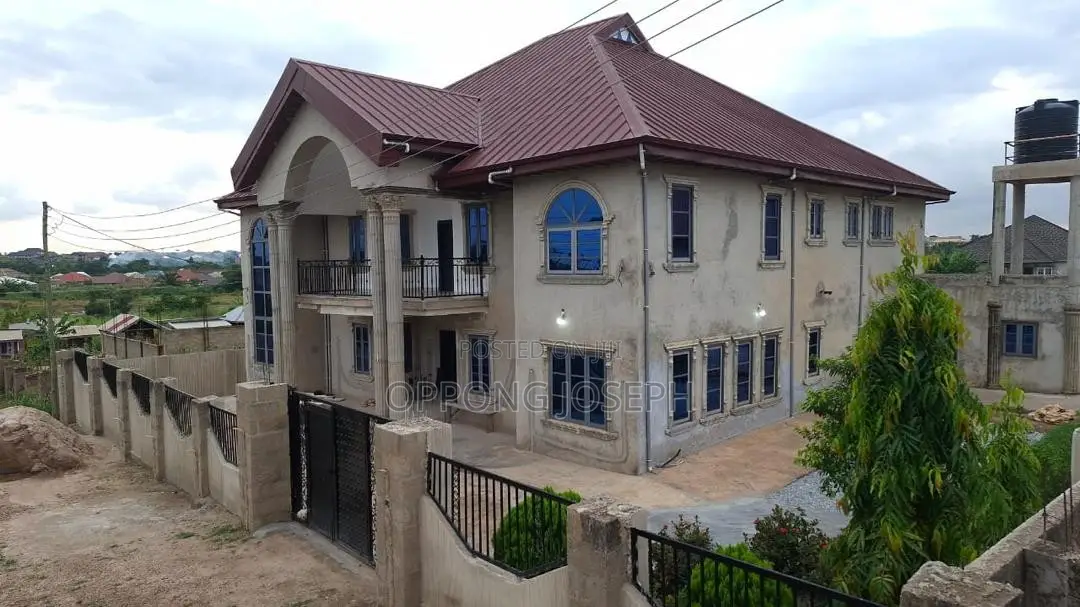 4bdrm Mansion in Apromasi Tech To, Kumasi Metropolitan for sale