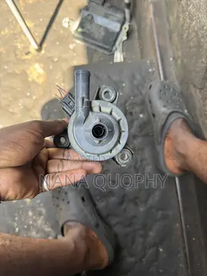 Engine Electric Auxiliary Coolant Water Pump for Toyota