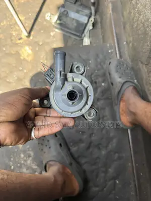 Engine Electric Auxiliary Coolant Water Pump for Toyota