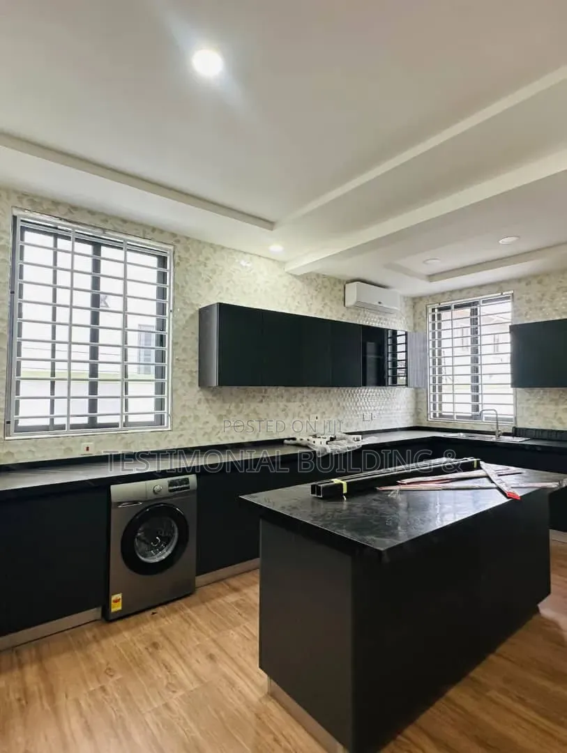 4bdrm House in Testimonial Building, A&C Mall Area for sale