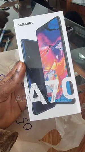 New Samsung Galaxy A70 128 GB Black