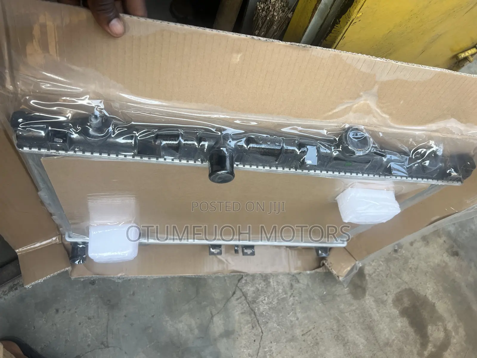 Hyundai Elantra 2002 2003 2004 2005 2006 Radiator (Water Tank)