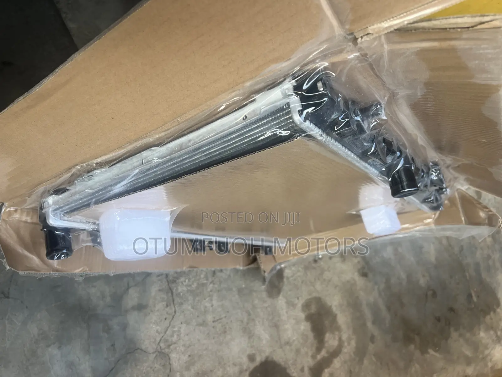 Hyundai Elantra 2002 2003 2004 2005 2006 Radiator (Water Tank)
