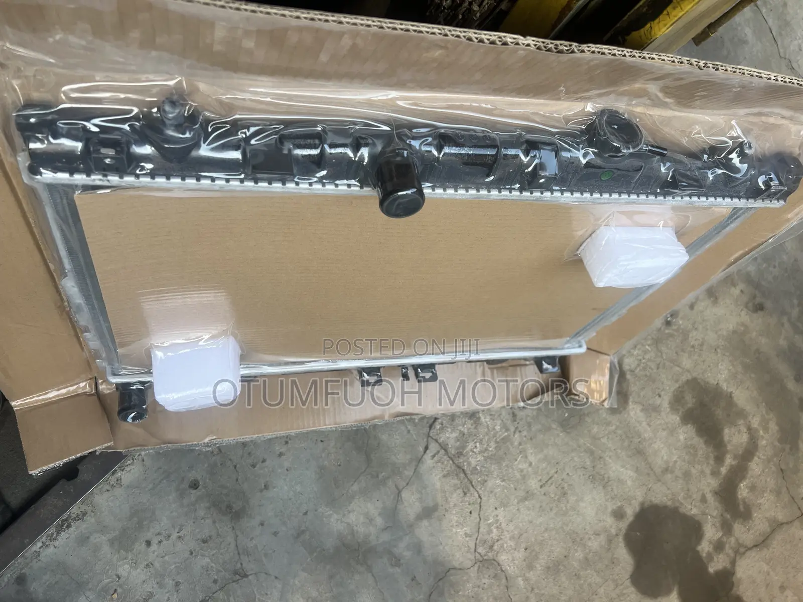 Hyundai Elantra 2002 2003 2004 2005 2006 Radiator (Water Tank)