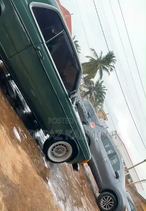 Mercedes-Benz 1827 1981 Green