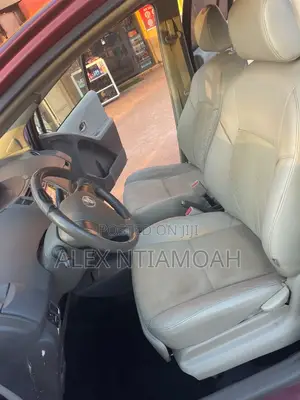 Toyota Vitz 2010 Red