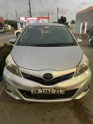 Toyota Vitz 2012 Silver