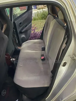 Toyota Vitz 2012 Silver
