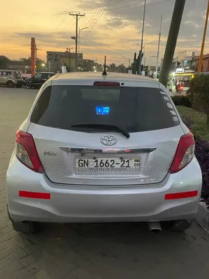 Toyota Vitz 2012 Silver