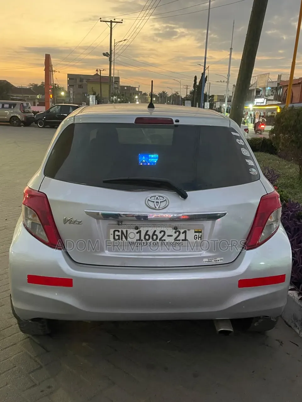 Toyota Vitz 2012 Silver