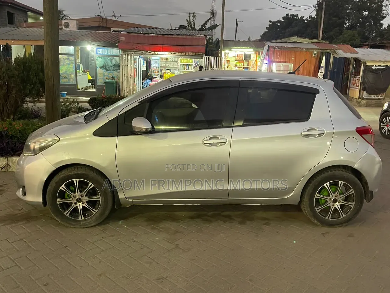 Toyota Vitz 2012 Silver