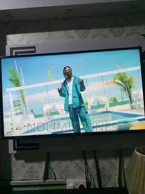 LG Uhd 43” Smart TV