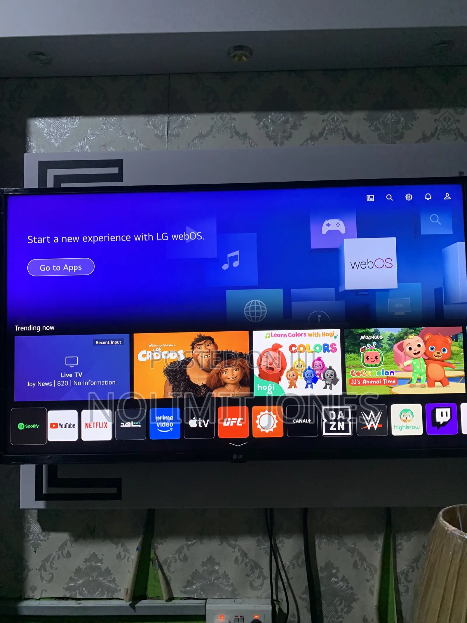 LG Uhd 43” Smart TV