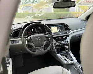 Hyundai Elantra Limited Sedan FWD (2.0L 4cyl 6A) 2017 Black