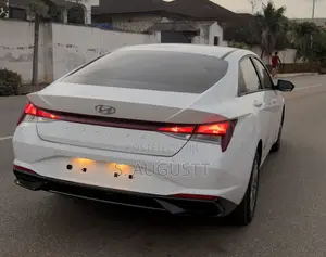 Hyundai Elantra Limited 2021 White