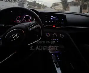 Hyundai Elantra Limited 2021 White