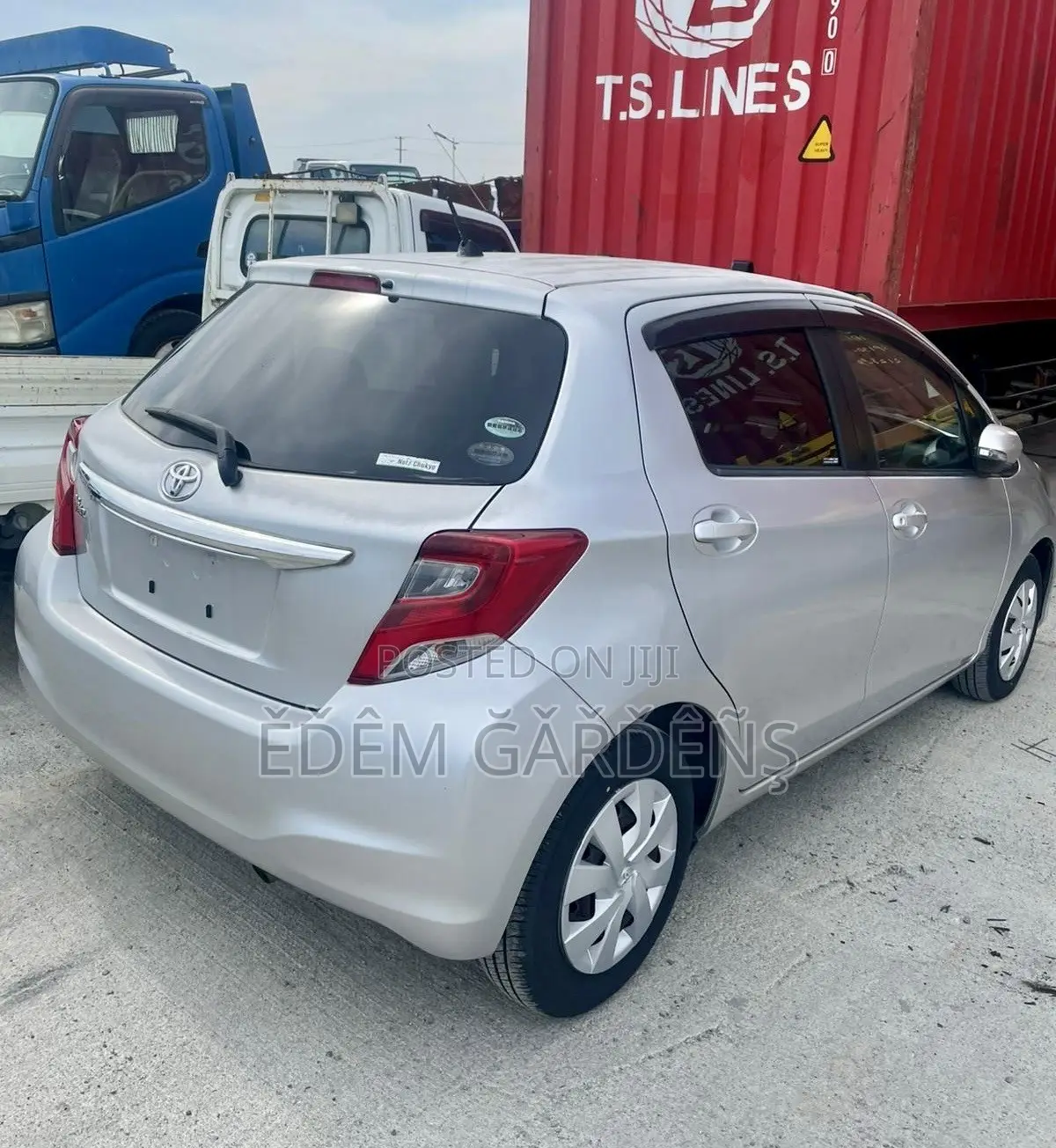 Toyota Vitz 2015 Silver