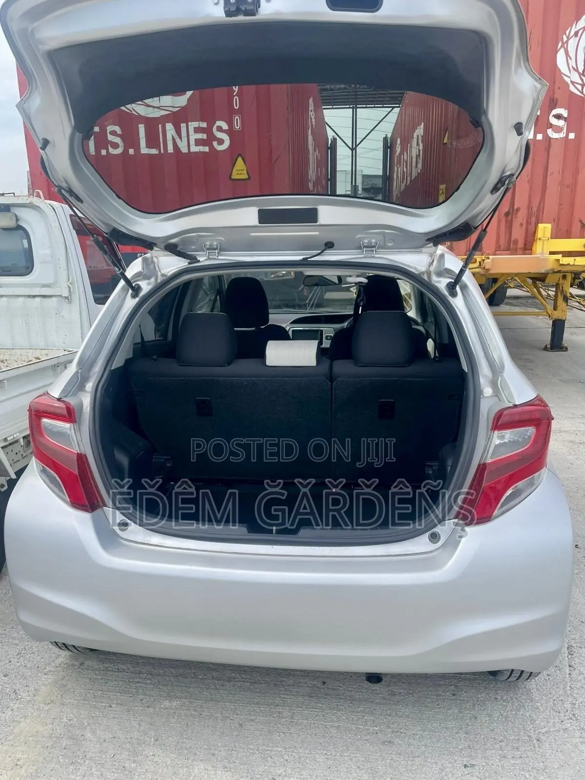Toyota Vitz 2015 Silver
