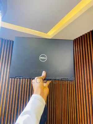 Laptop Dell Latitude 3390 2-in-1 8GB Intel Core i5 SSD 256GB