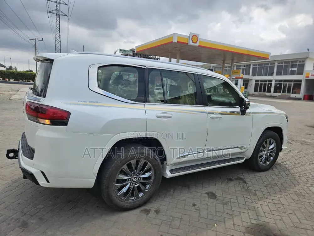 Toyota Land Cruiser 2022 White