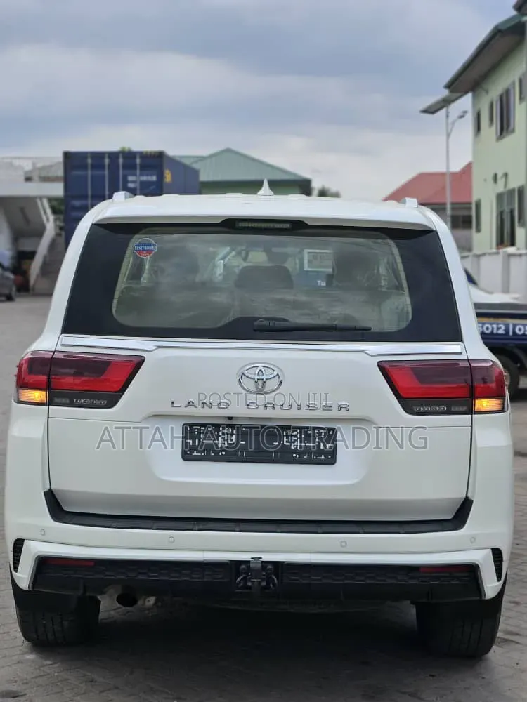 Toyota Land Cruiser 2022 White