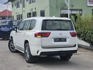 Toyota Land Cruiser 2022 White