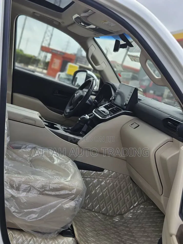 Toyota Land Cruiser 2022 White