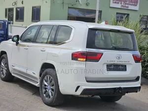 Toyota Land Cruiser 2022 White
