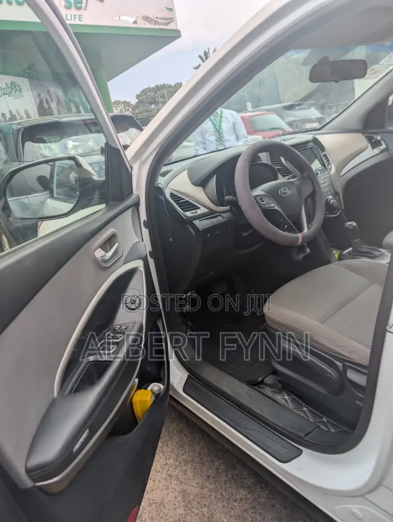 Hyundai Santa Fe 2015 White