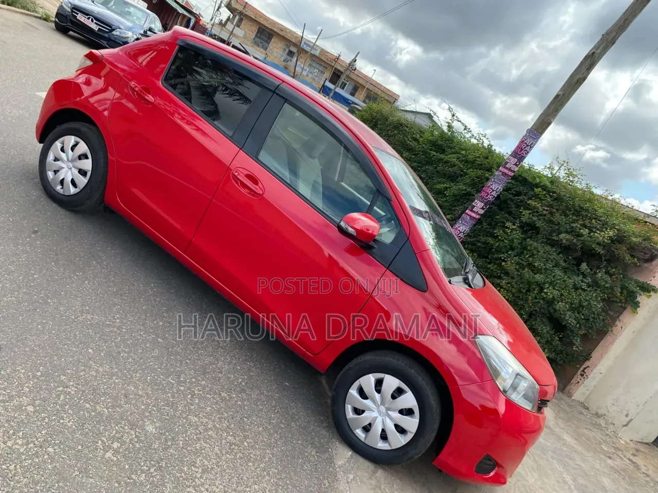 Toyota Vitz 1.0 FWD 5dr 2013 Red