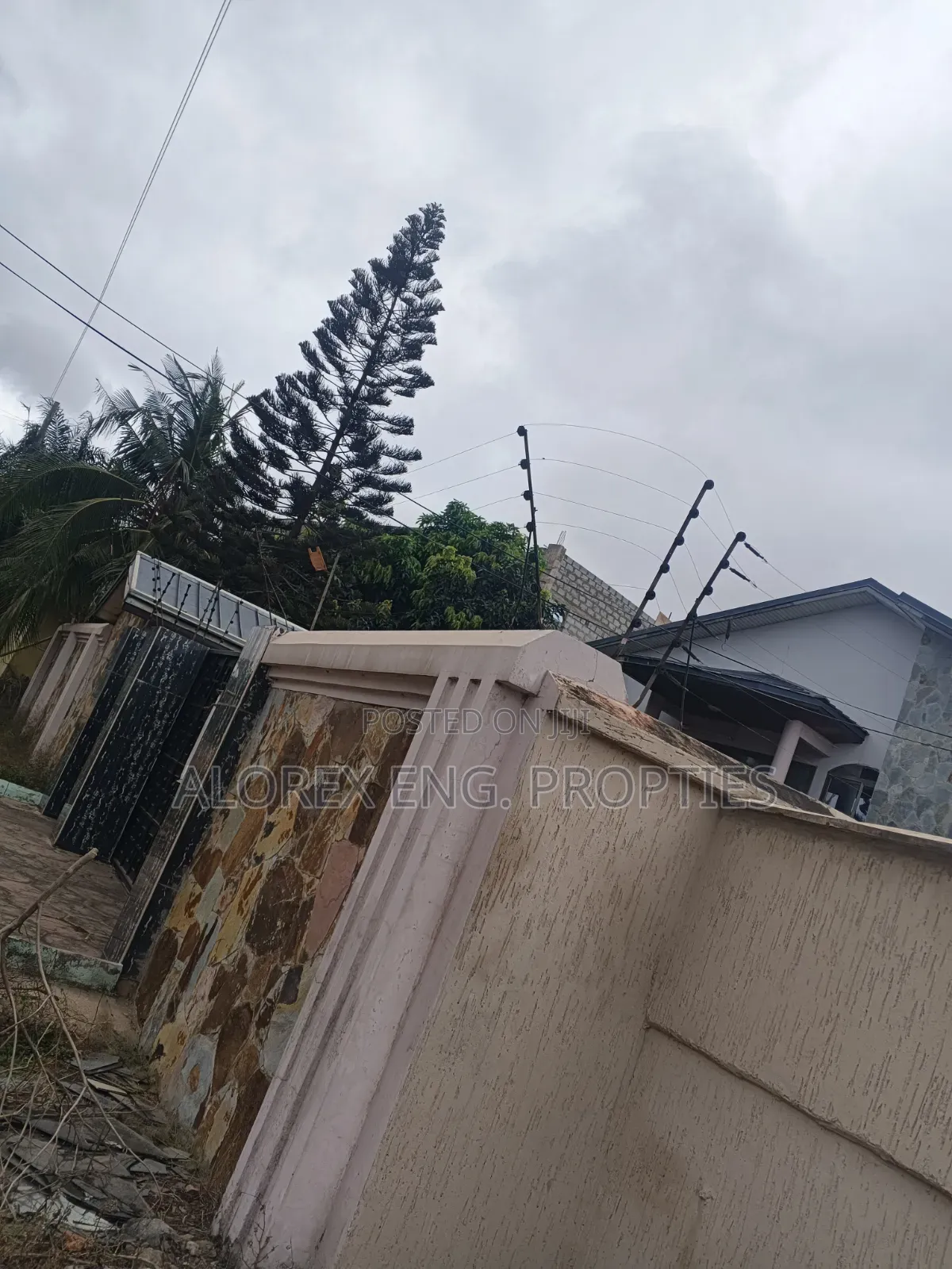 7bdrm Mansion in Adenta, Foster, Frafraha for rent