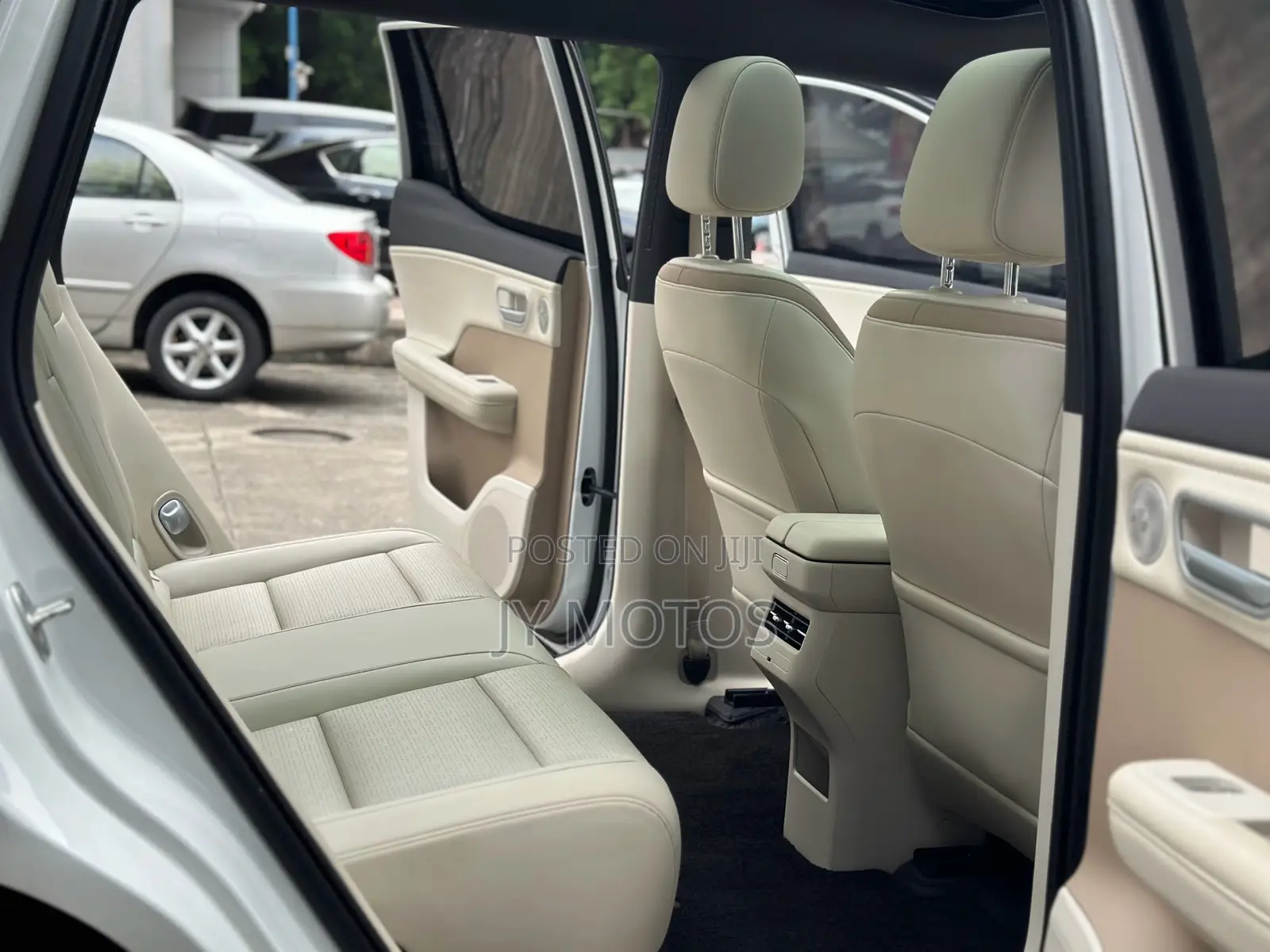 Toyota bZ3 2025 White