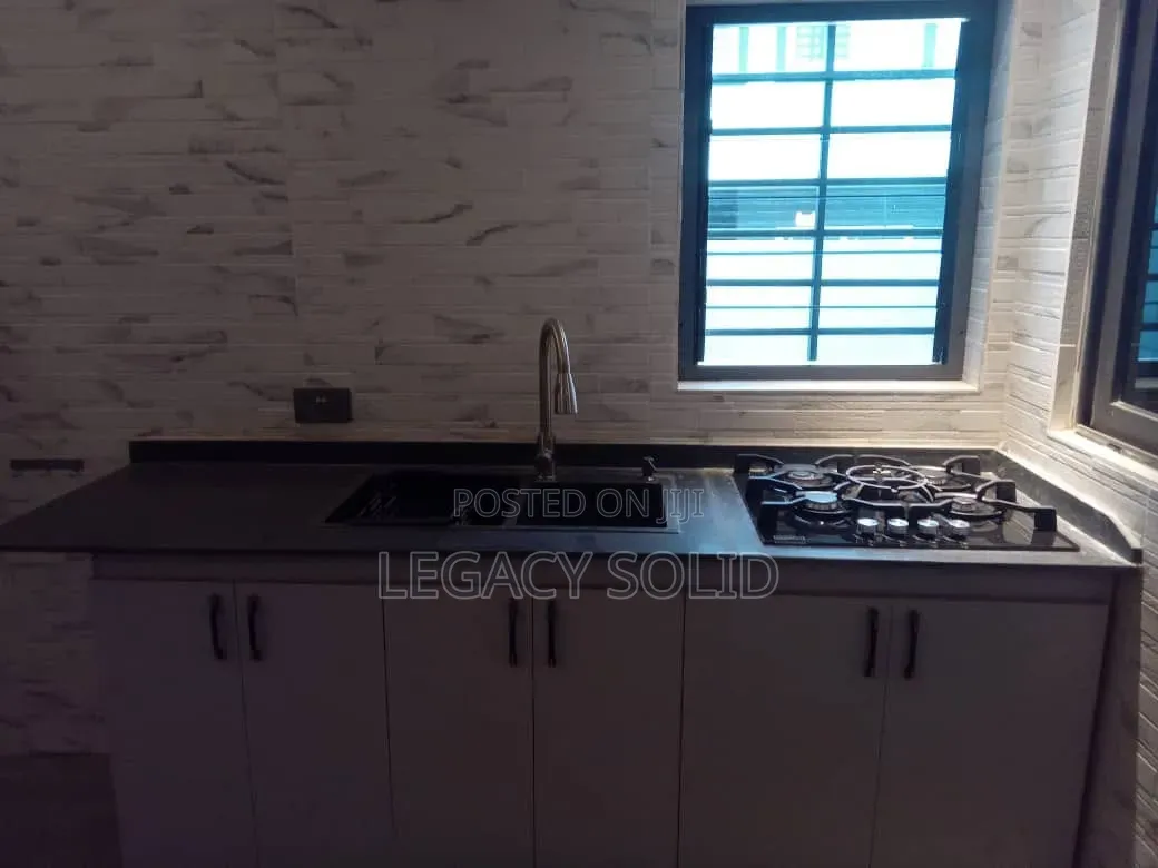 4bdrm Duplex in Legacy Solid Real, New Town for rent