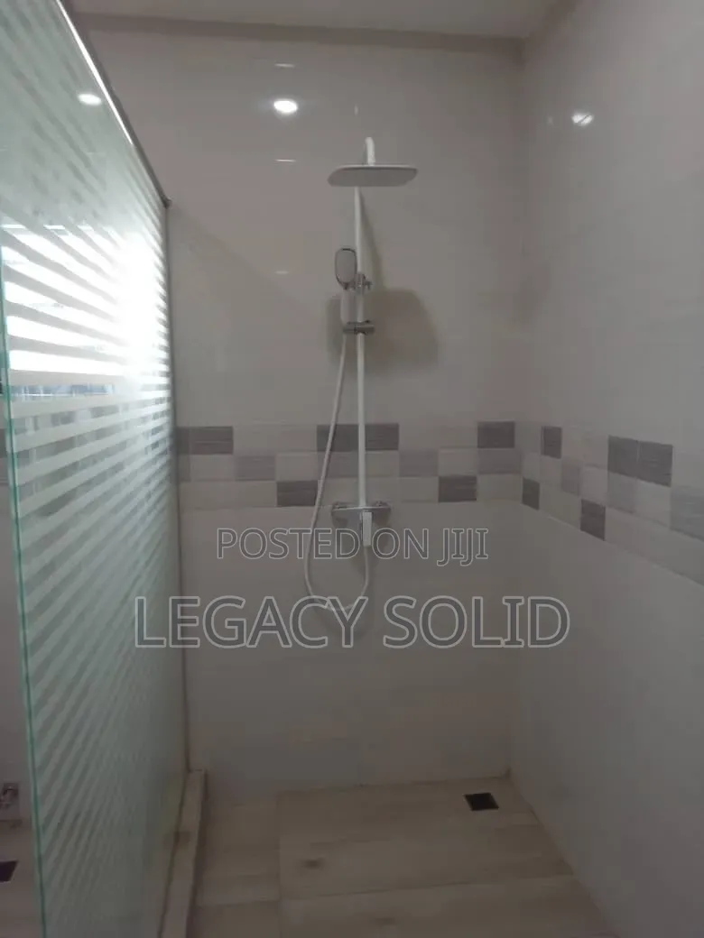 4bdrm Duplex in Legacy Solid Real, New Town for rent