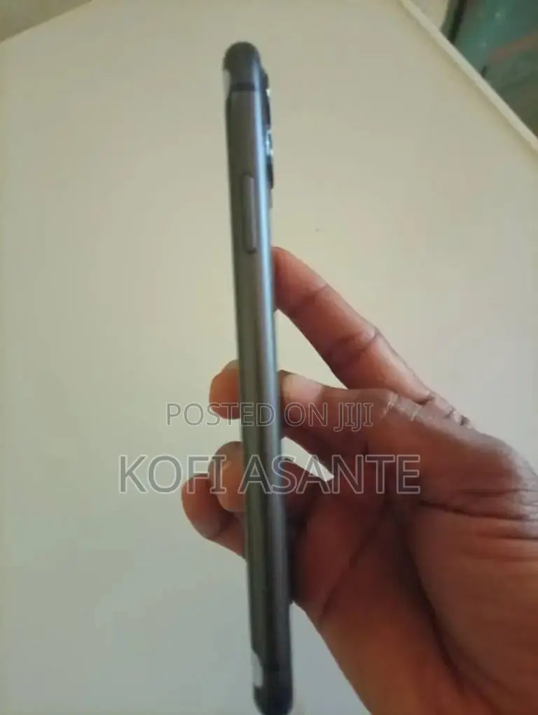 Apple iPhone 11 64 GB Gray