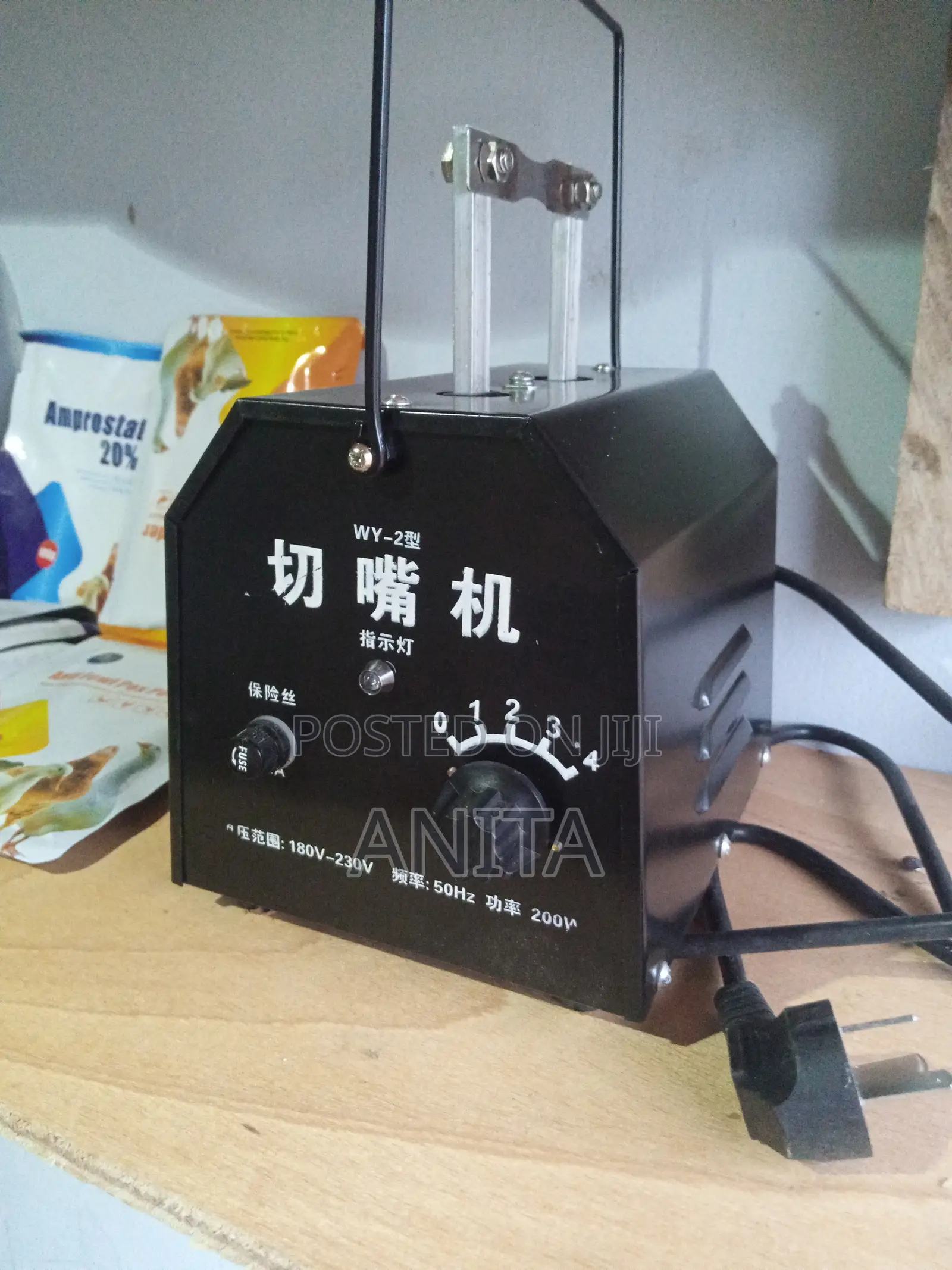 Debeaker Machine