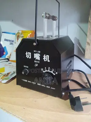 Debeaker Machine