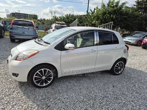 Toyota Vitz 2010 White